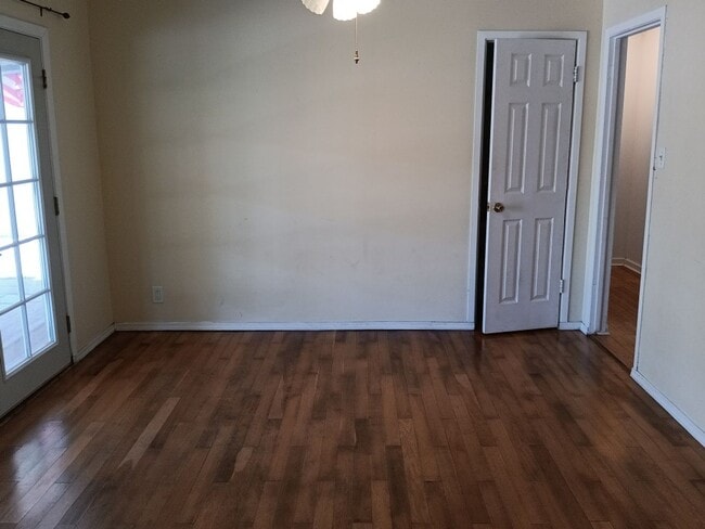 Building Photo - Cozy 3 bedroom 2 bathroom