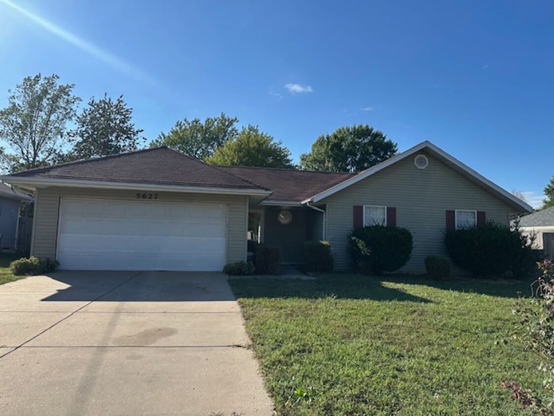 Primary Photo - Nice 3 bedroom house in South Springield