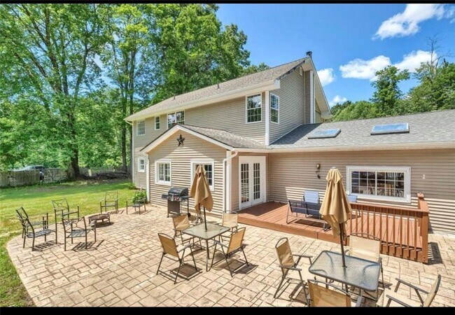Foto del edificio - 7 Shannon Ln