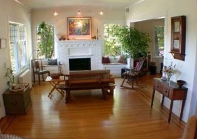 Foto del edificio - Eastlake Craftsman
