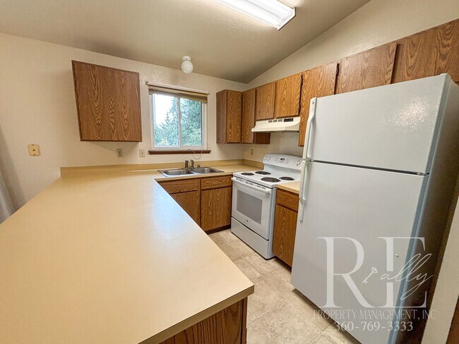 Foto del edificio - Charming 2-Story Duplex in Silverdale