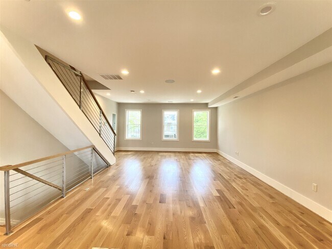 Building Photo - 3 br, 2.5 bath Condo - 733 Princeton Place...
