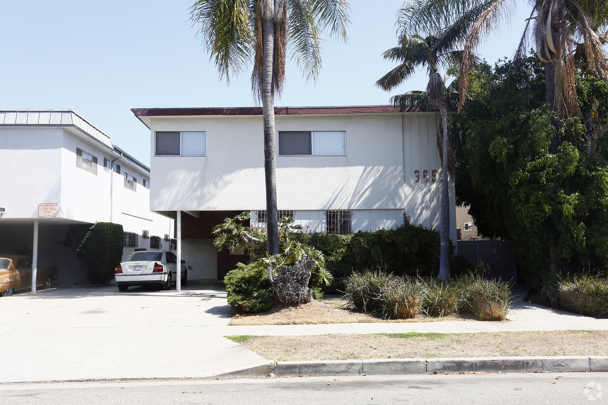 Building Photo - 3658 Mentone Ave