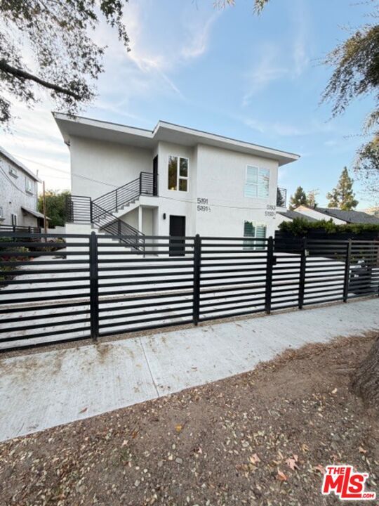 Foto del edificio - 5191 Lindley Ave