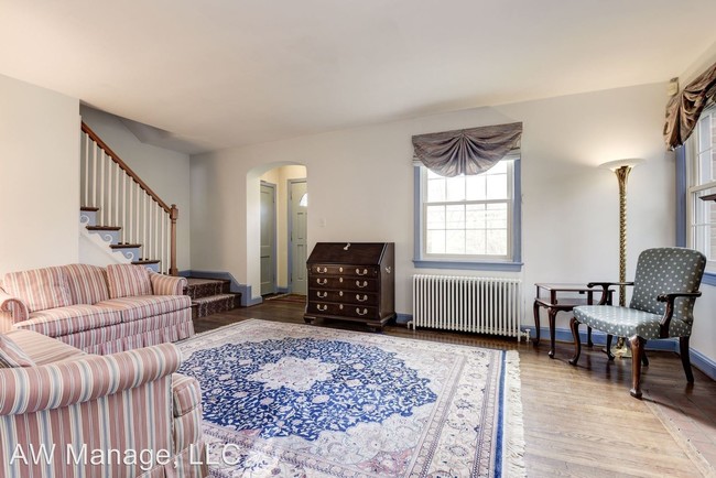 Building Photo - 3 br, 2.5 bath House - 8205 Meadowbrook Lane
