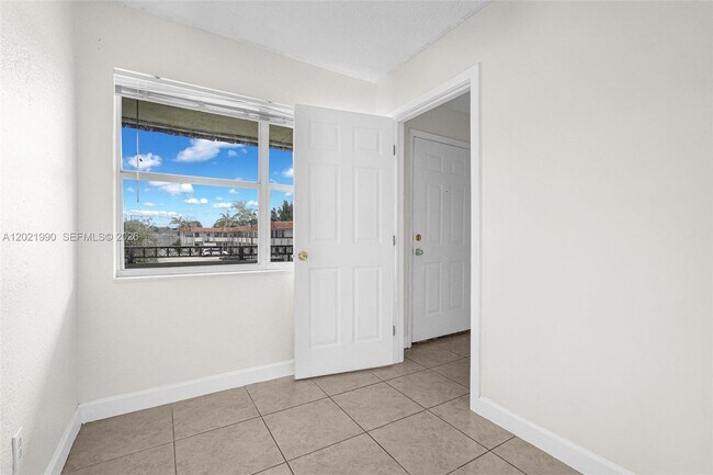 Foto del edificio - 400 NW 65th Ave