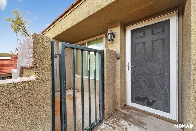 Building Photo - 1432 W Emerald Ave