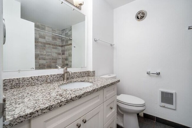 Building Photo - 2 bedroom in Roseway!! Pets OK!