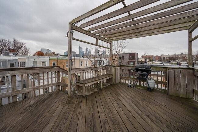 Building Photo - 611 S 27th St