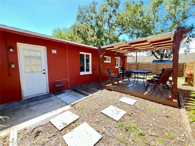 Building Photo - 559 Laura Ln