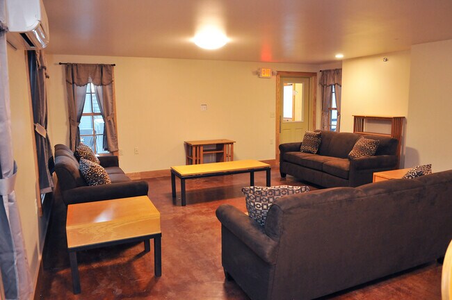 Foto del edificio - 140 College Ave