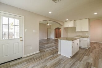 Building Photo - 14214 Silver Glade Ln