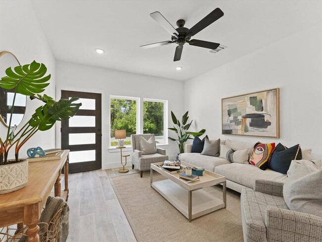 Building Photo - 1448 Dewalt St