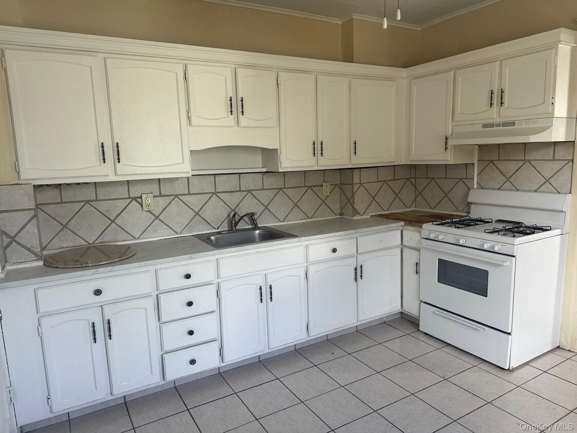 Primary Photo - 164 Mill St