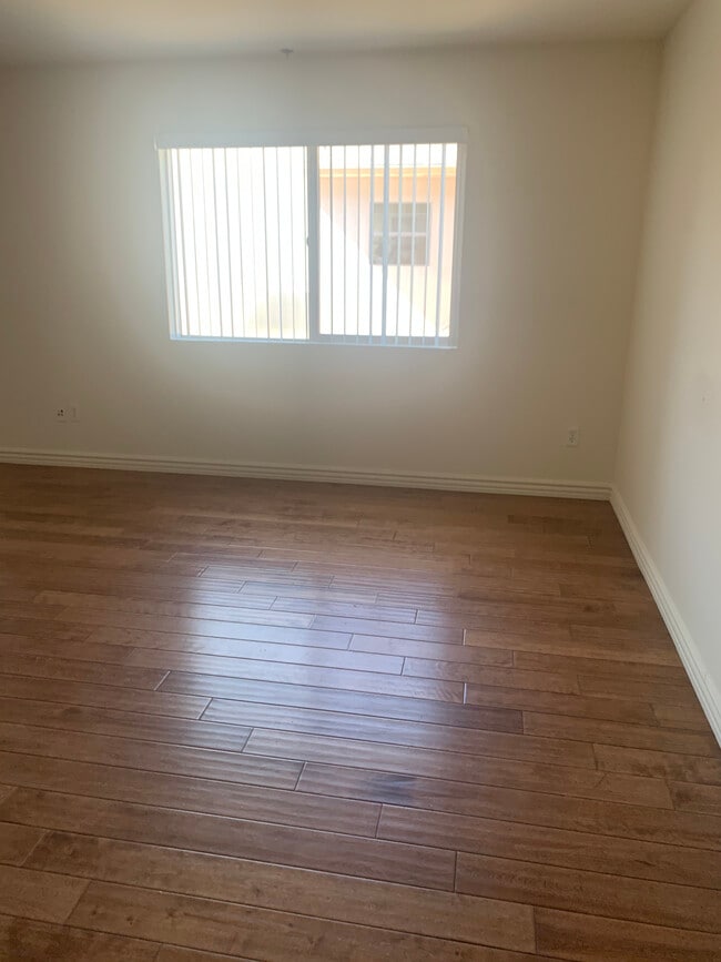Living room - 3655 Motor Ave