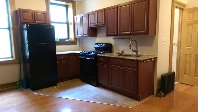 Kitchen - 18 E 21ST ST