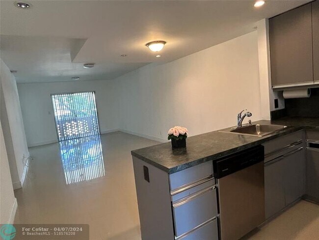 Foto del edificio - 2800 NE 14th Street Causeway