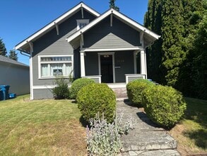 Building Photo - 1035 22nd St NE