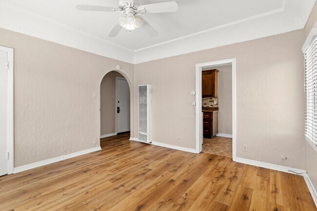 Building Photo - 1324 Peterson Avenue