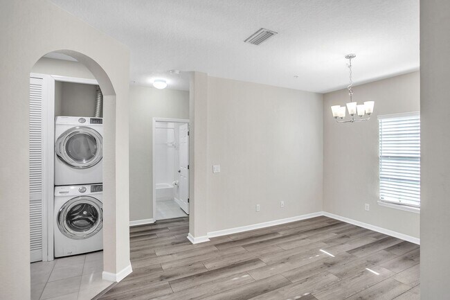 Foto del edificio - Welcome to this 2 bedroom, 2 bathroom condo in the wonderful community of Palencia.