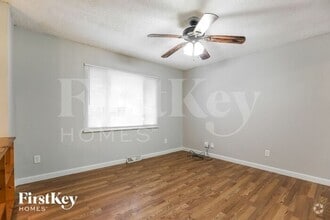 Building Photo - 1805 SW Speas Dr