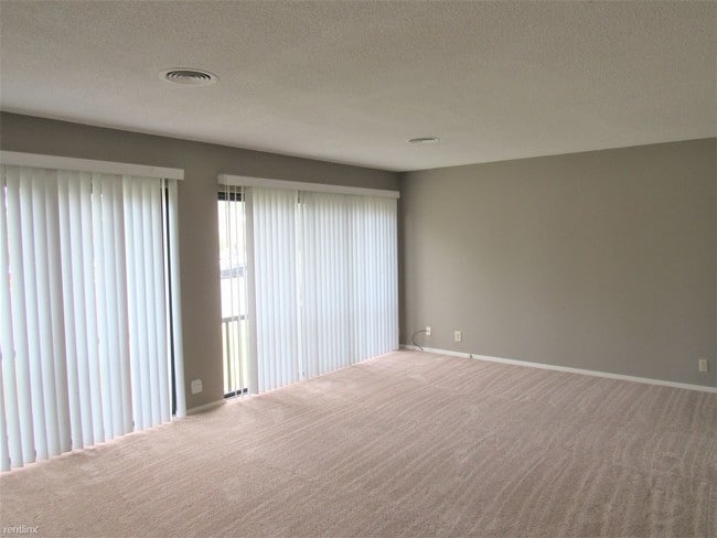 Building Photo - 2 br, 2 bath Townhome - 6555 Poplar Ave Apt 2