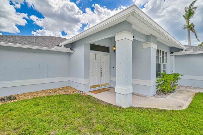 Building Photo - ** 3 bed + Den, 2 Bath.....POOL HOME in Sa...