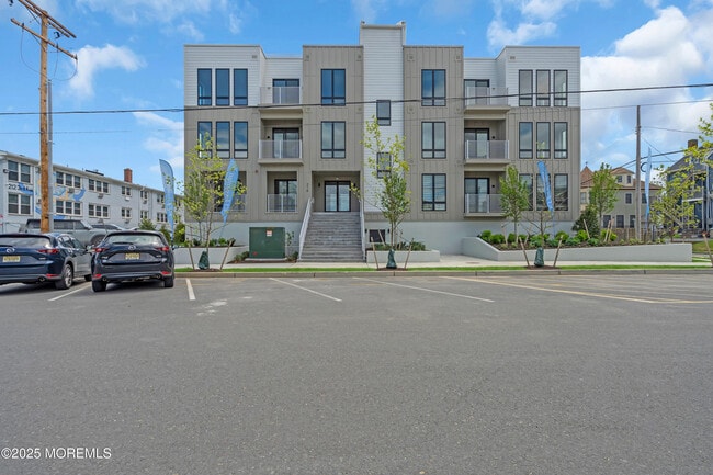 Building Photo - 218 3rd Ave