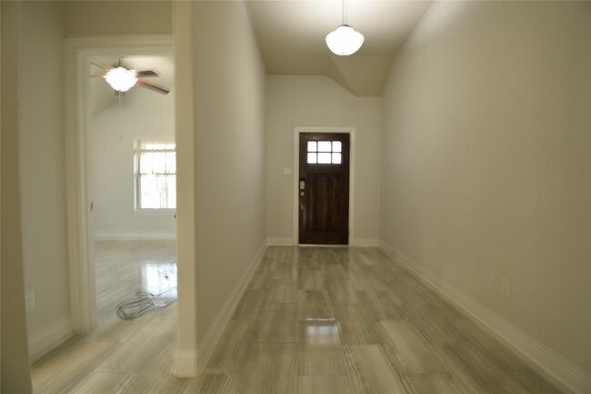 Foto del edificio - 16643 Highland Country Dr