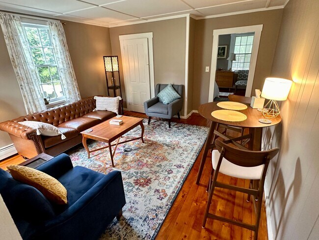 Building Photo - 181 King St