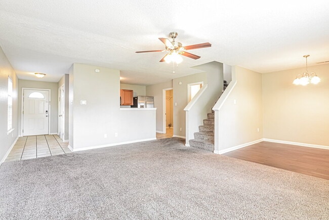 Building Photo - 10894 Glenayr Dr