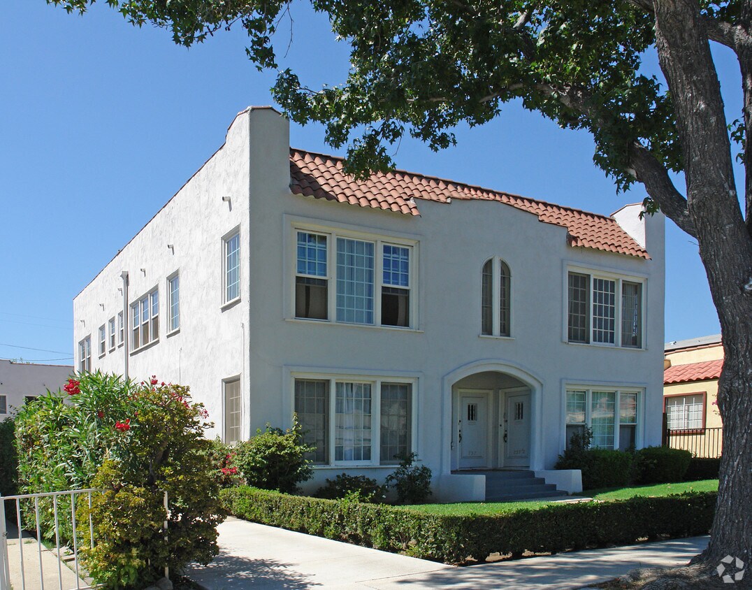 Building Photo - 733-737 N Edinburgh Ave