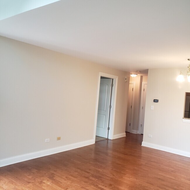 19 Foxcroft Rd Unit 119, Naperville, IL 60565 Condo for Rent in