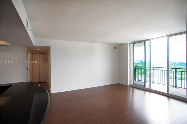Foto del edificio - 3232 SW 22nd Terrace