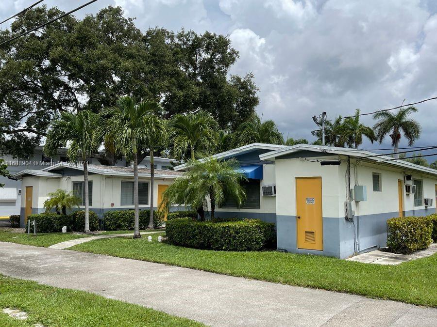 Building Photo - 1640 NE 127th St