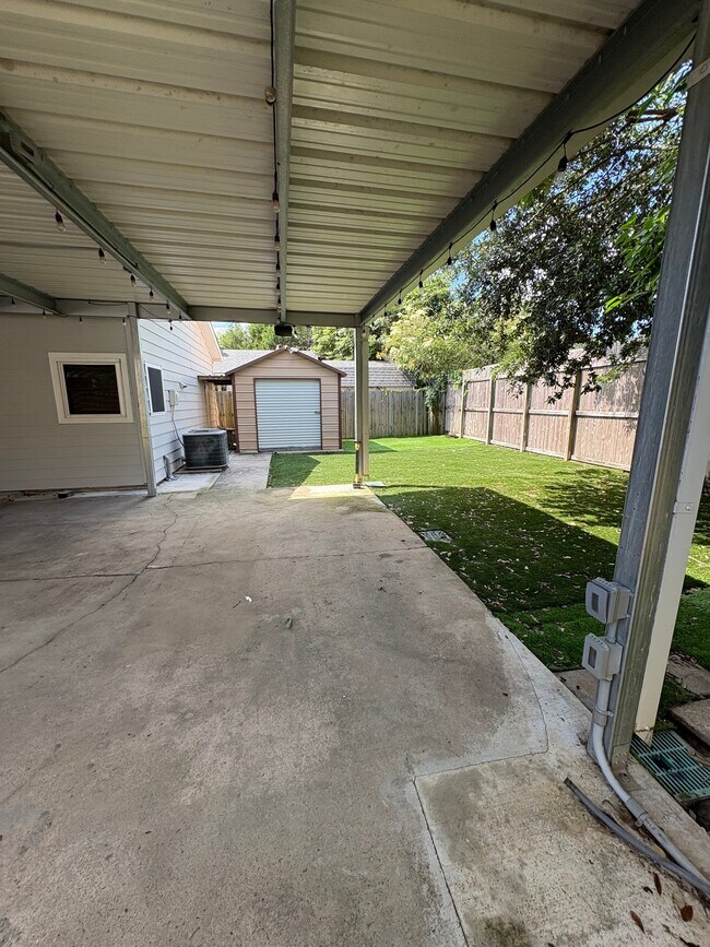 Foto del edificio - 235 Brookside Dr