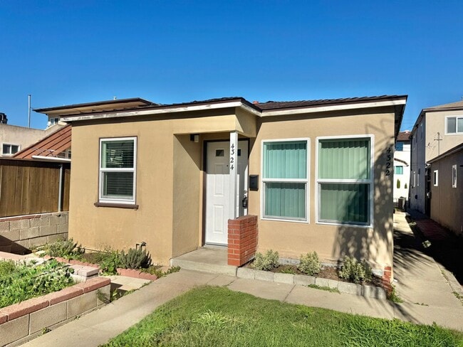Foto del edificio - 4322-4324 Temecula Street