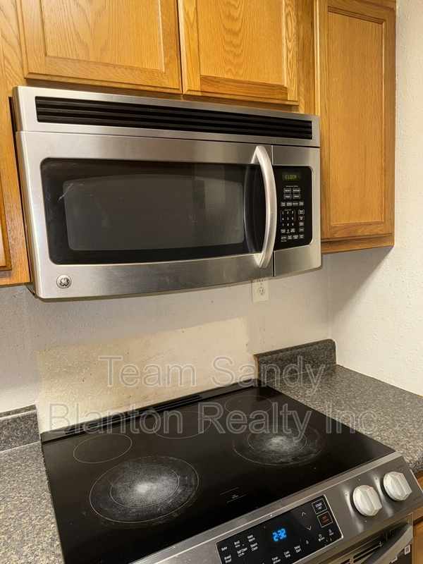 Foto del edificio - 8370 Carl Dean St
