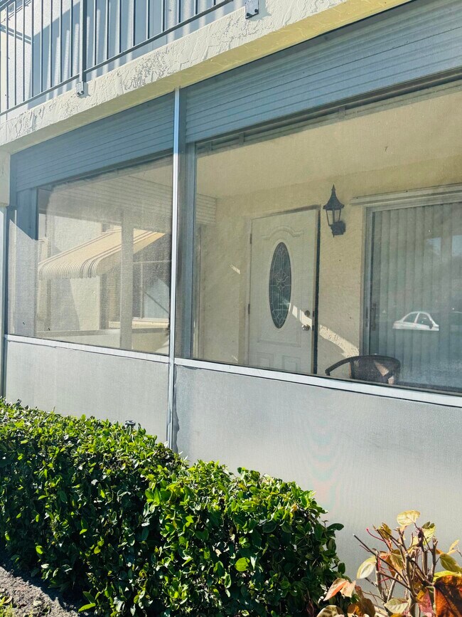 Foto del edificio - 3491 La Jardin Ct