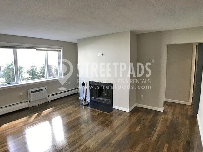 Building Photo - 2 bedroom in Boston MA 02130