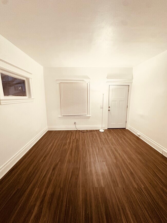 Building Photo - 96-98 Durnan St