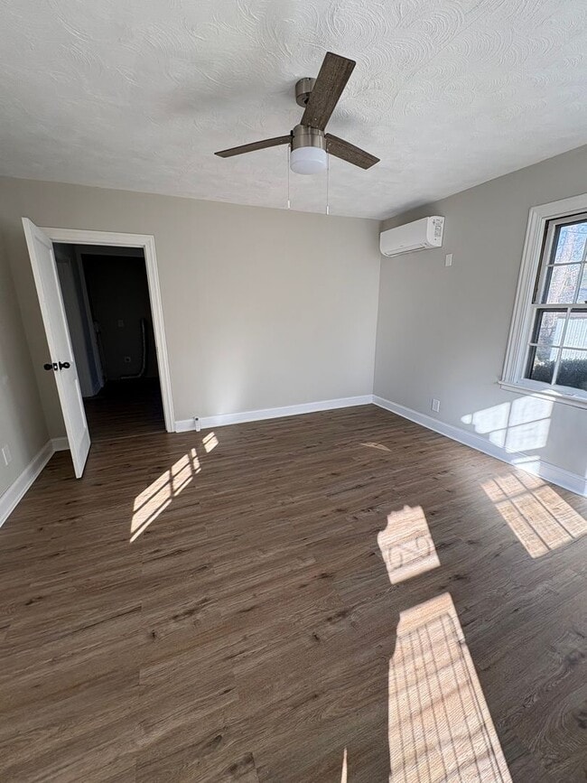 Building Photo - 3 bedroom 3 bath in Spartanburg!!