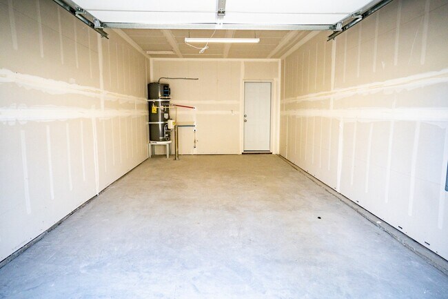 Foto del edificio - Large Duplex in a Quiet Location!