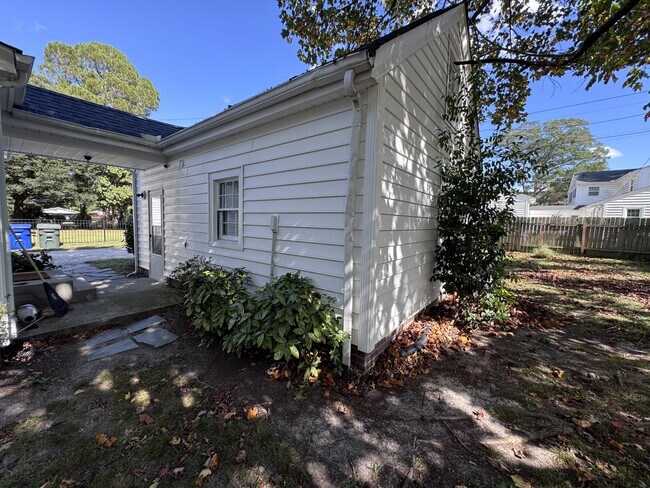 Foto del edificio - 1105 W Rock Spring Rd