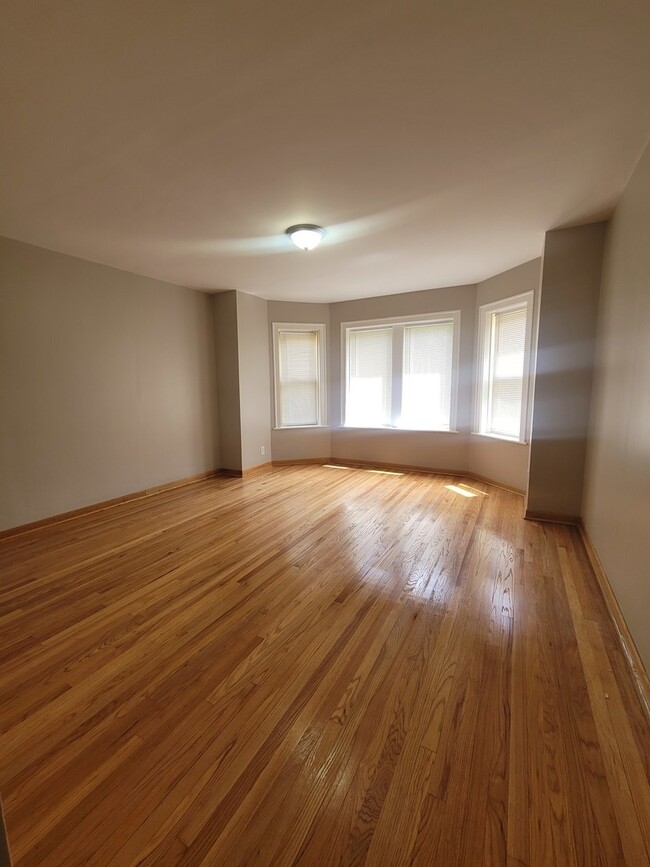 Foto del edificio - 5144 W Nelson St