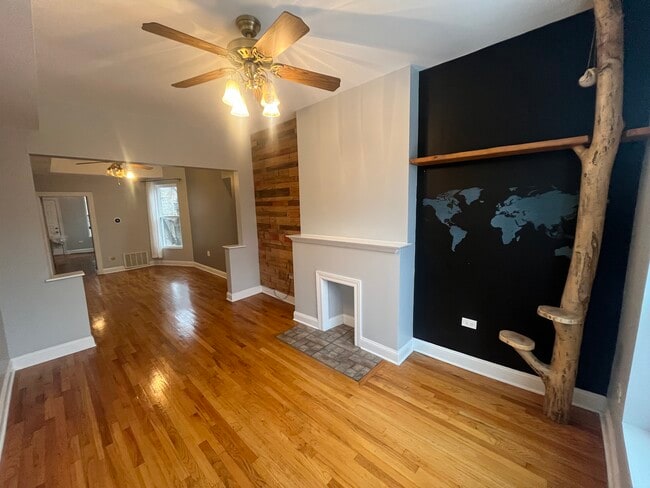 Building Photo - 6444 S Dorchester Ave