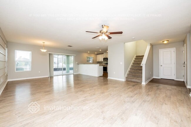 Foto del edificio - 10619 Laguna Plains Dr