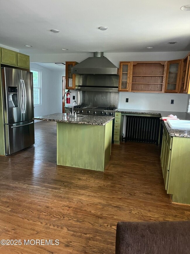 Foto del edificio - 406 Lake Dr