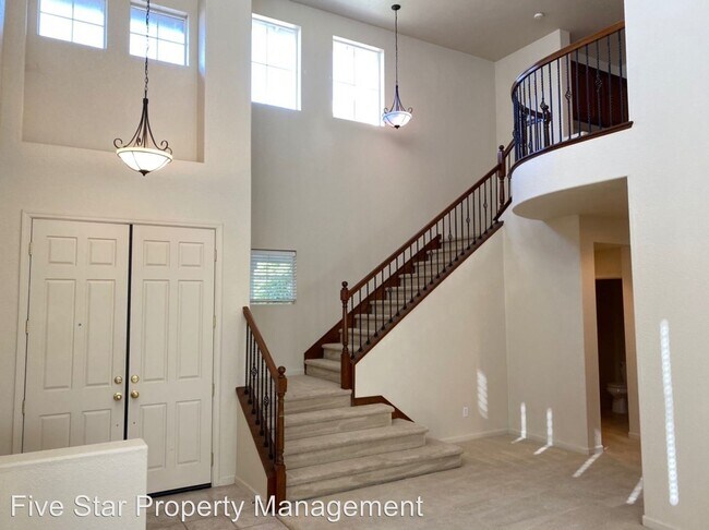 Building Photo - 5 br, 3.5 bath House - 2912 Medinah Way