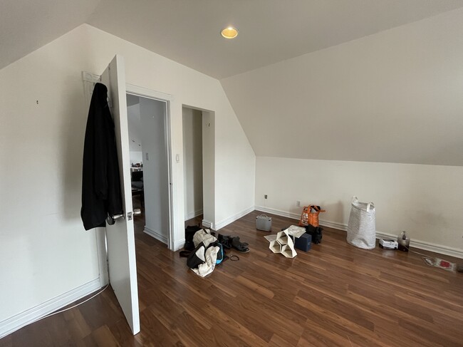 Building Photo - Fabulous Annex 2 bedroom